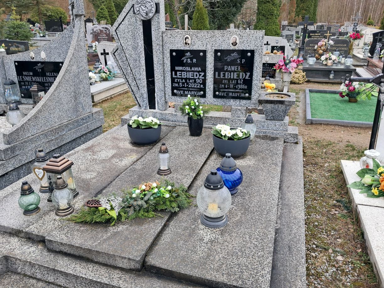 Grób Paweł Lebiedź